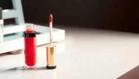 Lip Gloss vs Lipstick: Key Differences to Choose the Right One